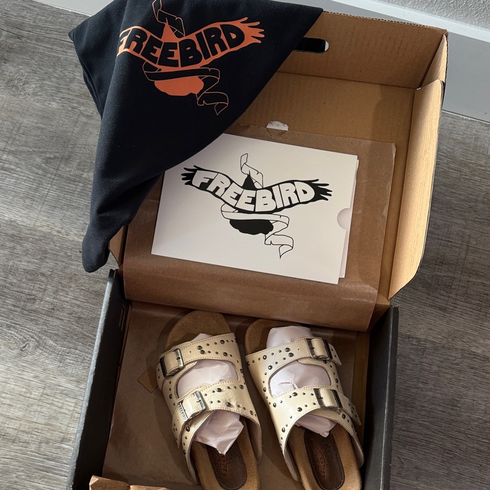 NWT Freebird Asher Bone sandals size 8 with box